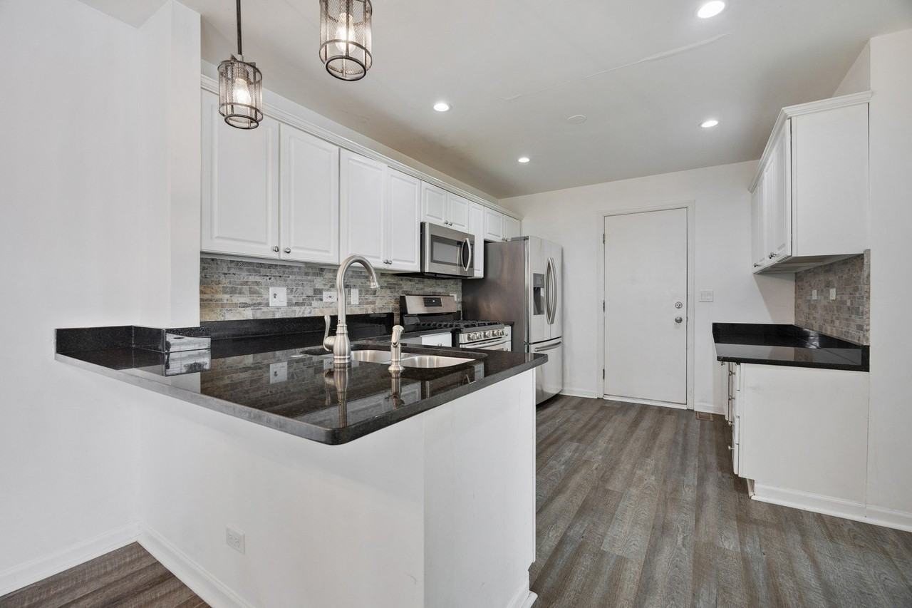 54 Egg Harbour Ct - Photo 4 of 26