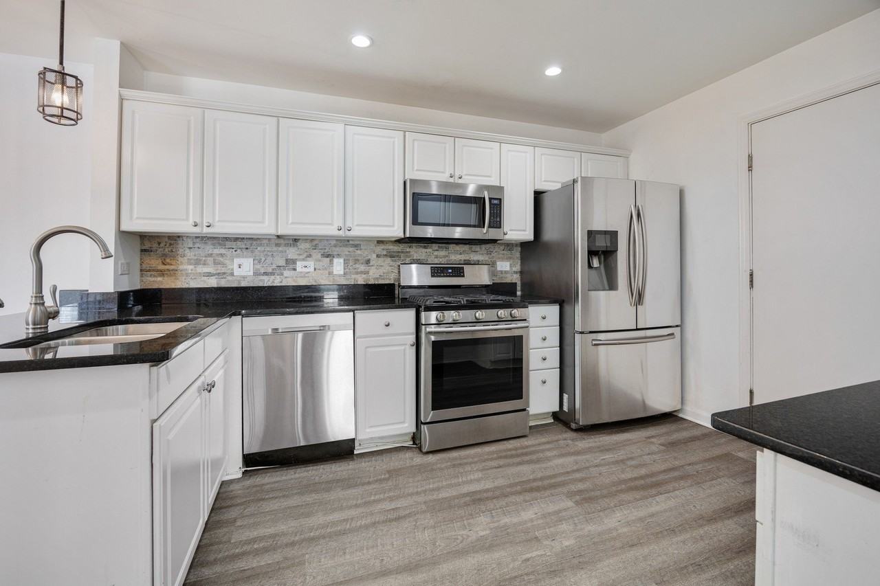 54 Egg Harbour Ct - Photo 5 of 26