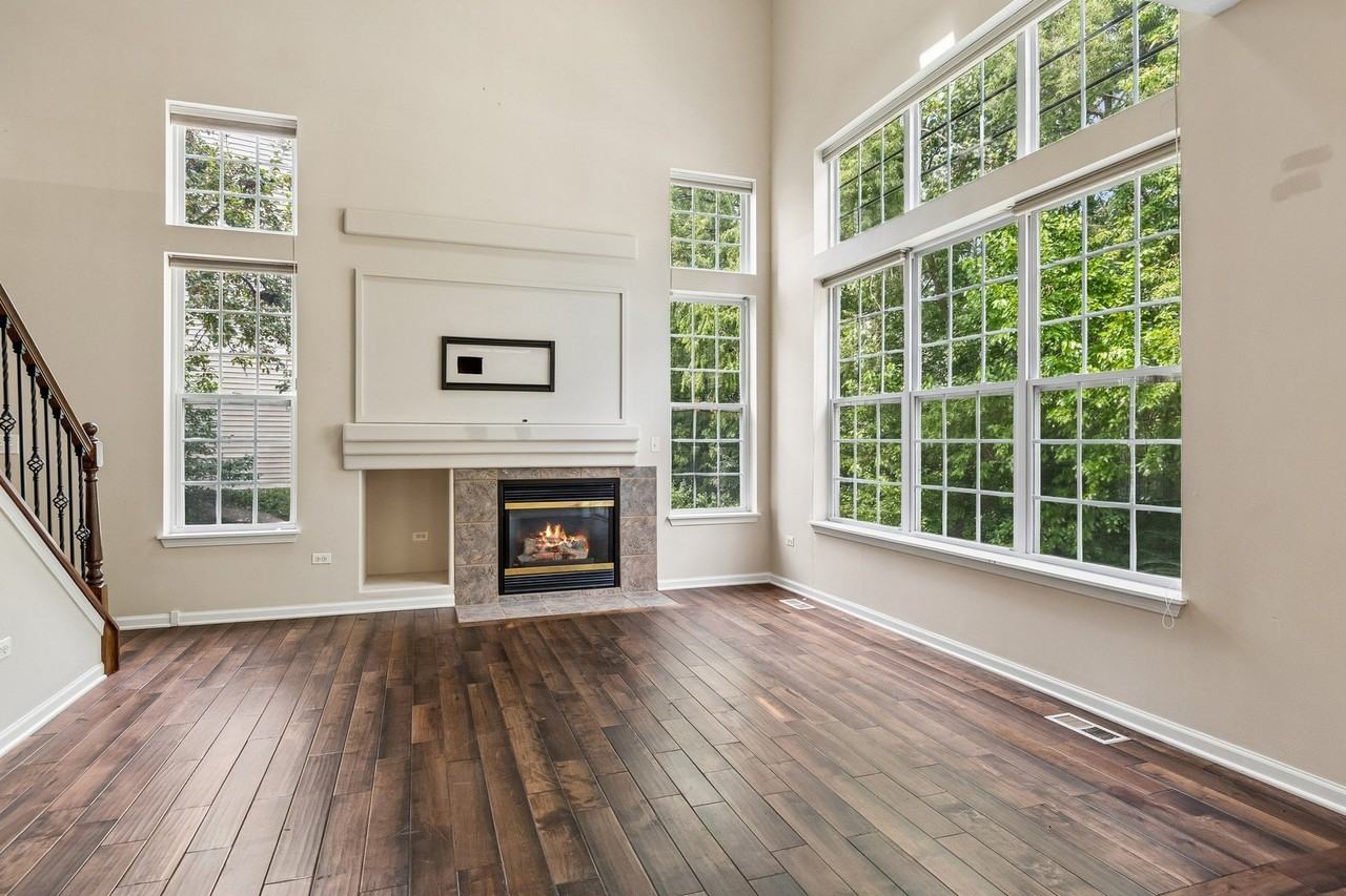 382 Vaughn Cir - Photo 3 of 15