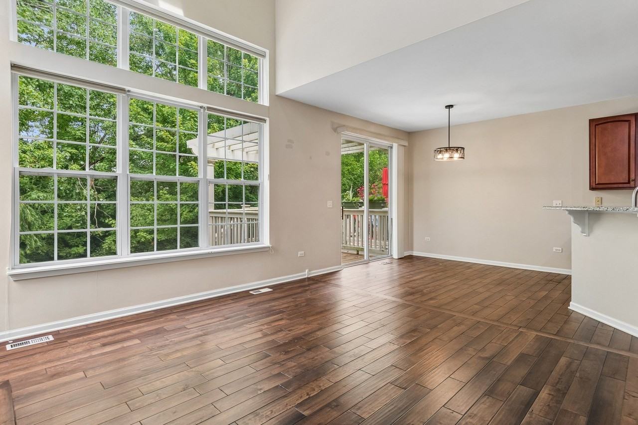 382 Vaughn Cir - Photo 4 of 15