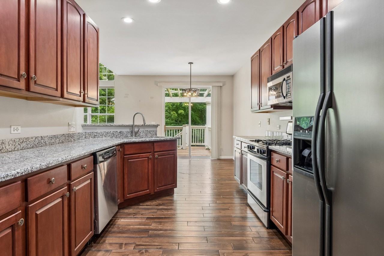 382 Vaughn Cir - Photo 5 of 15
