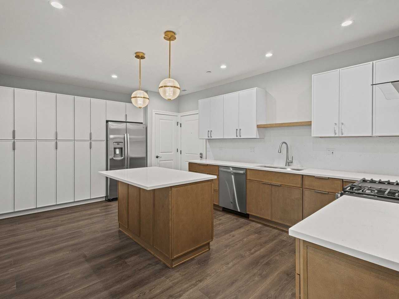 1036 Lake St #2N - Photo 7 of 33