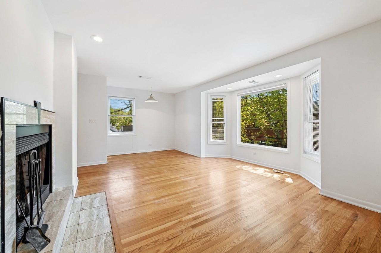 1948 W Byron St #2B - Photo 3 of 10