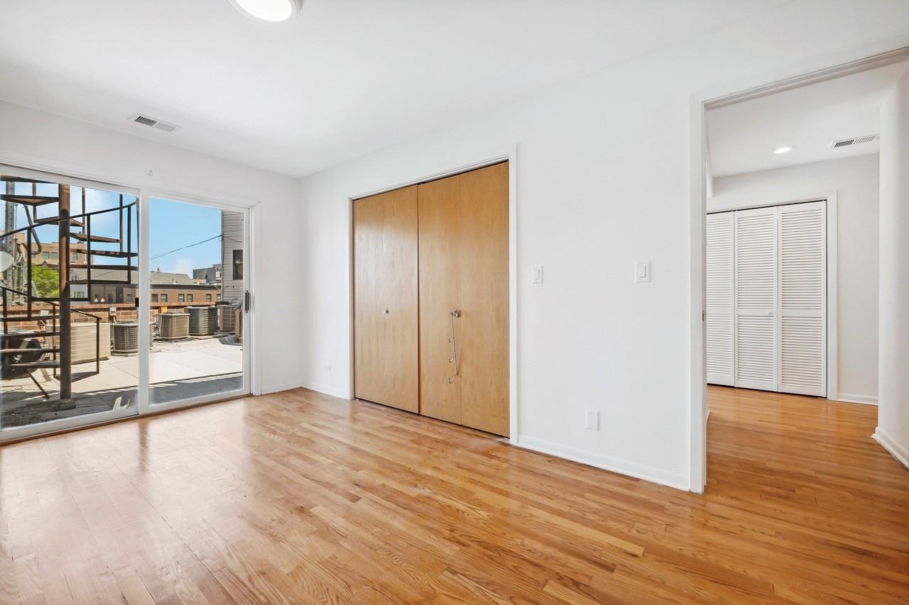 1948 W Byron St #2B - Photo 4 of 10