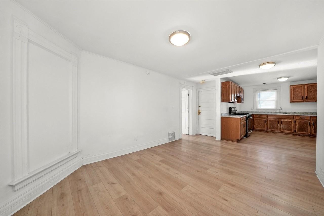 1097 E Merchant St #2 - Photo 3 of 20