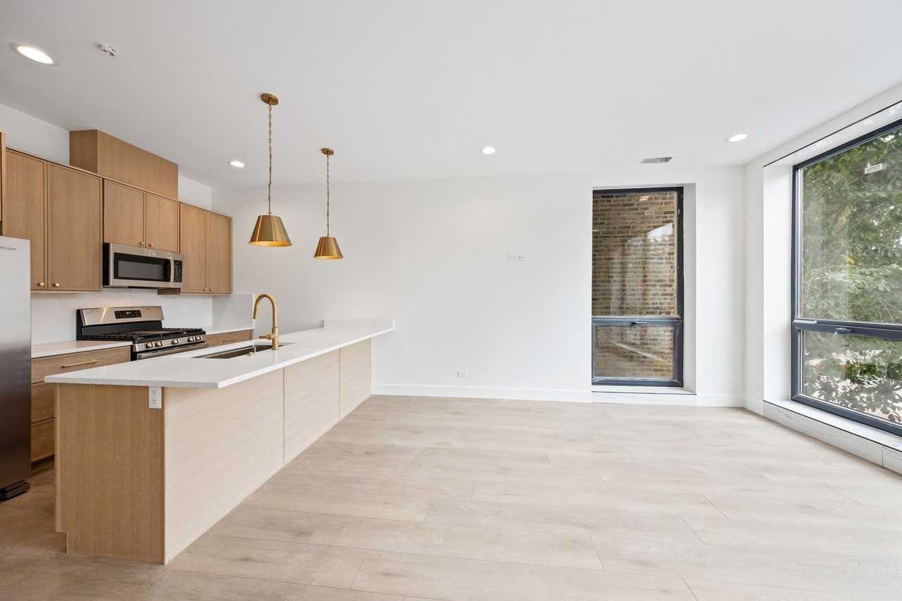 1313 W Taylor St #2 - Photo 3 of 27