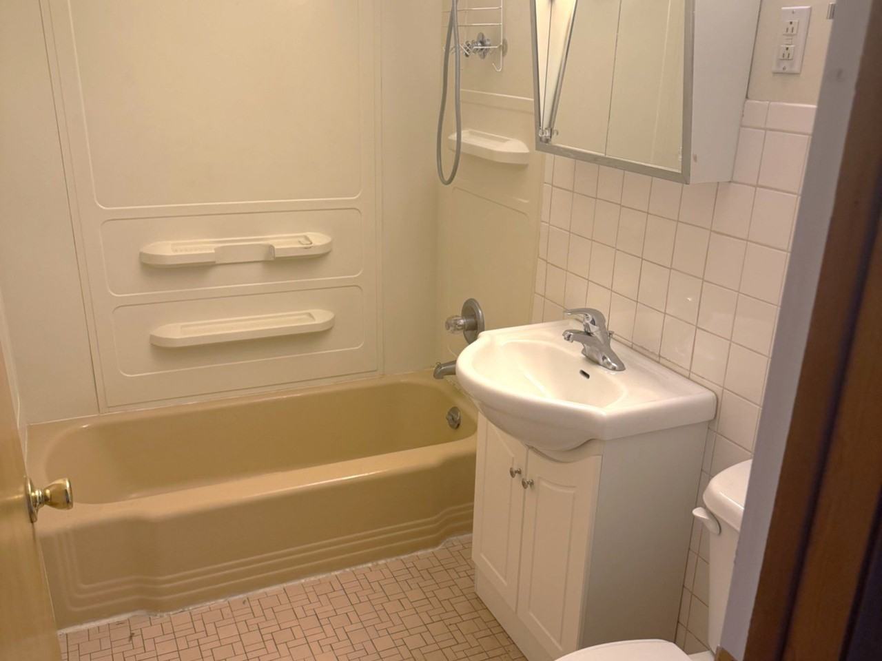 604 N Ardmore Ave #1W - Photo 6 of 7