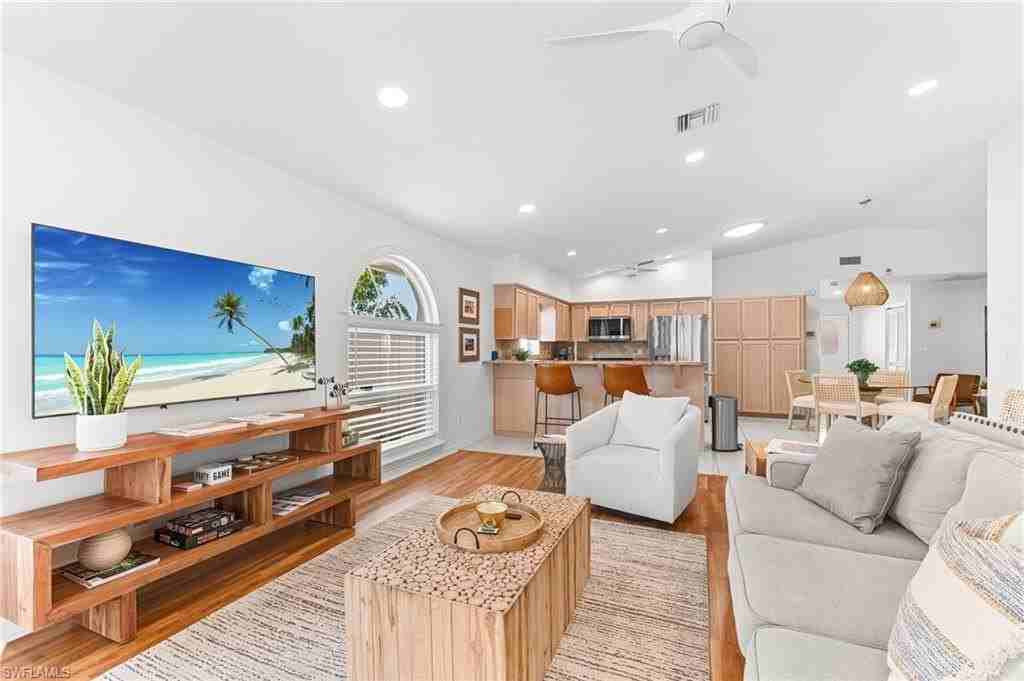 690 100th Ave N - Photo 5 of 33