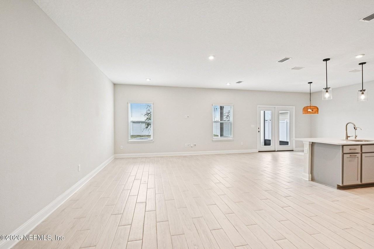 13019 Holsinger Blvd - Photo 6 of 50