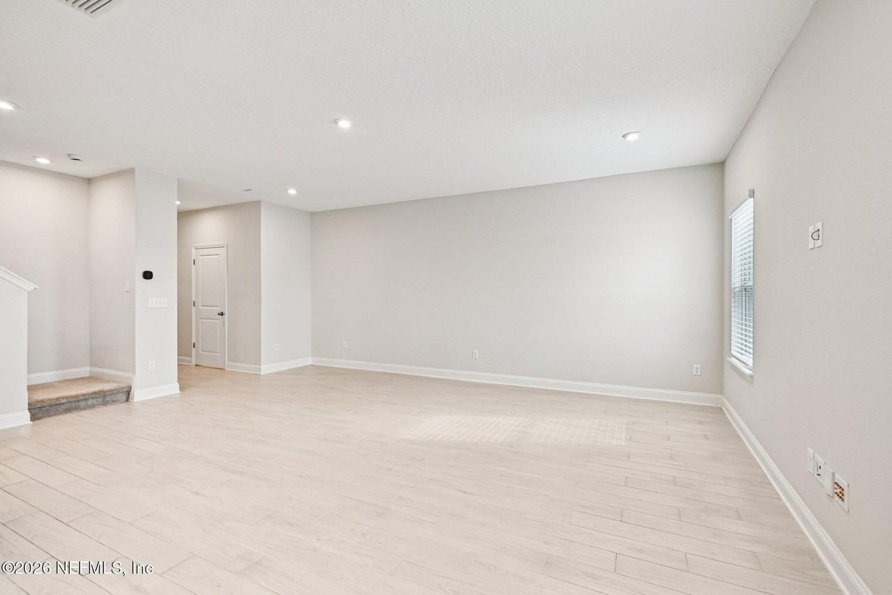13019 Holsinger Blvd - Photo 7 of 50