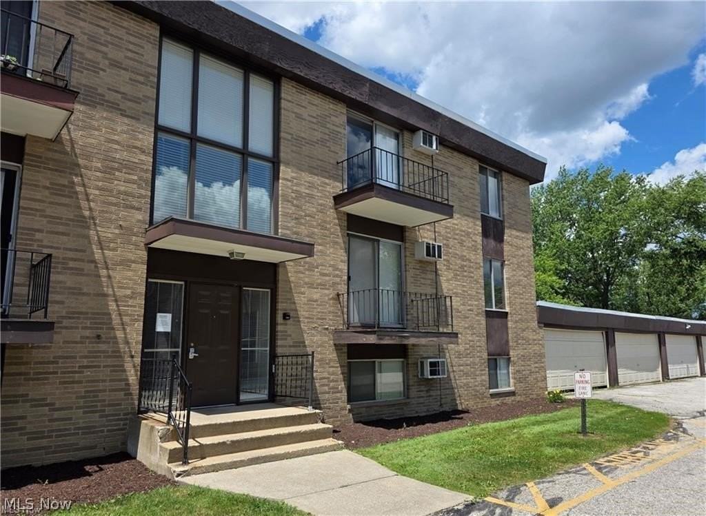 16101 Maple Park Dr #12B - Photo 2 of 10