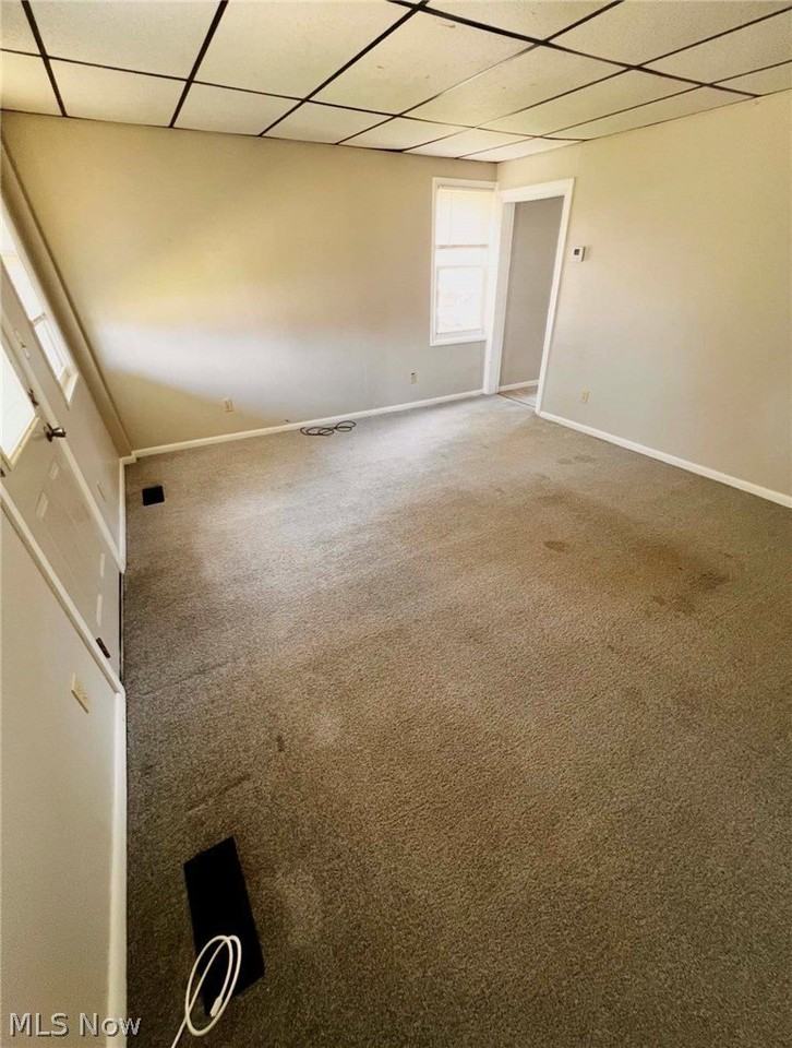 1100 Oak St - Photo 6 of 9