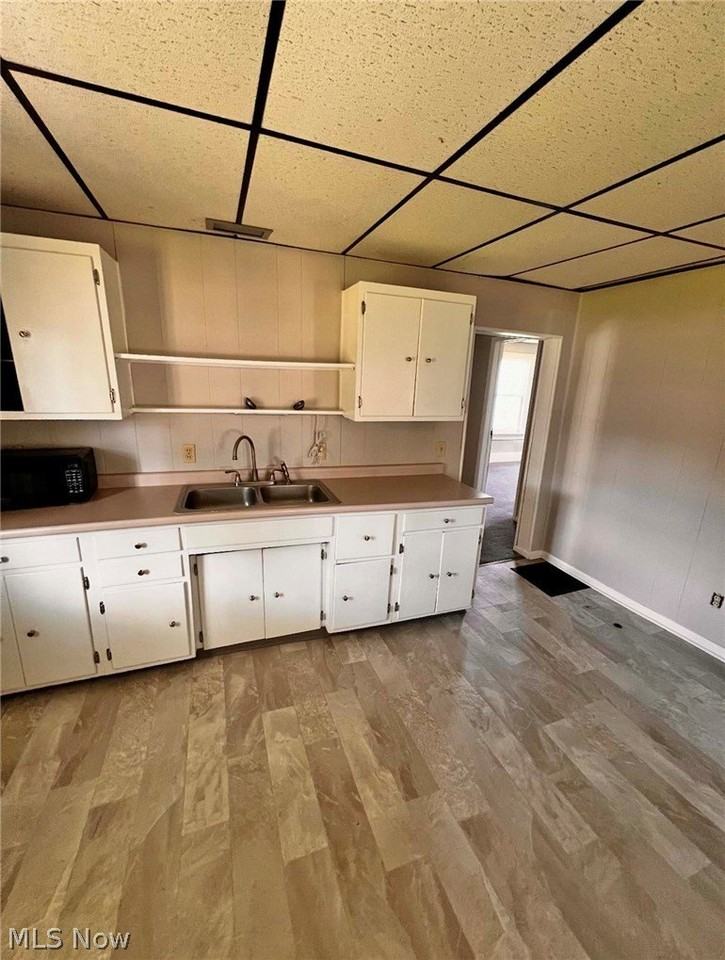 1100 Oak St - Photo 7 of 9