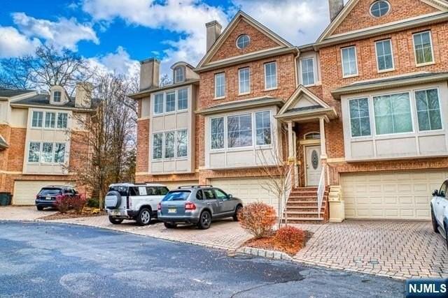 27 Harrington Ct - Photo 2 of 21