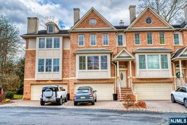 27 Harrington Ct - Photo 3 of 21