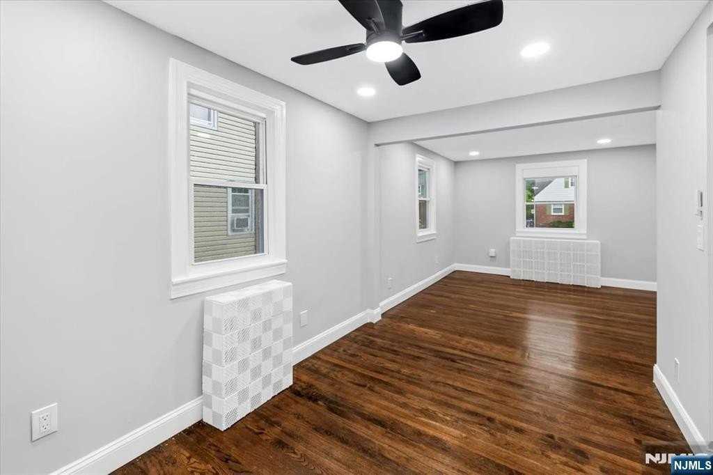 3-17 31st St - Photo 7 of 29