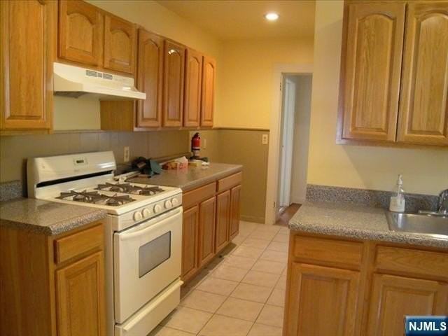 29 Brookfield Rd #1stFL - Photo 6 of 9