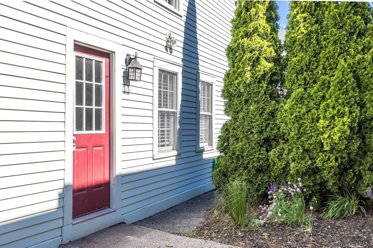 273 Maplewood Ave #1 - Photo 6 of 21