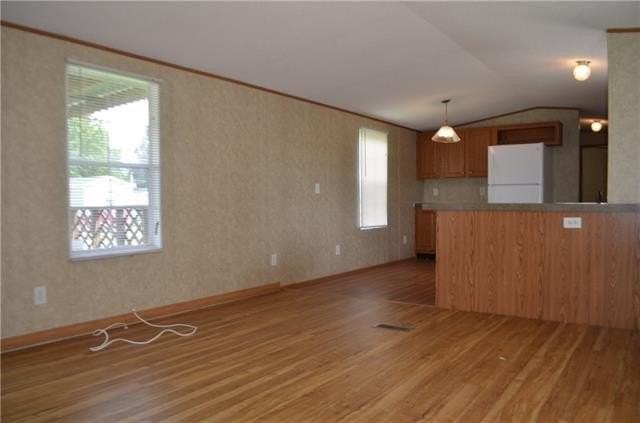 126 Robert St - Photo 2 of 11