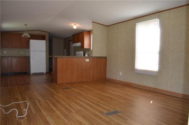 126 Robert St - Photo 3 of 11