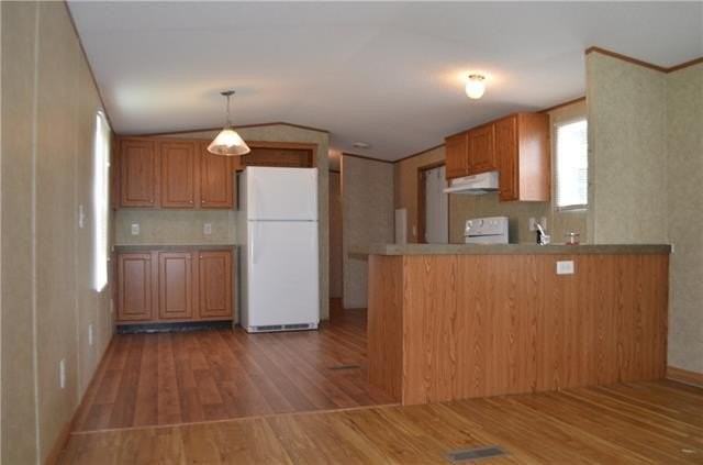 126 Robert St - Photo 4 of 11