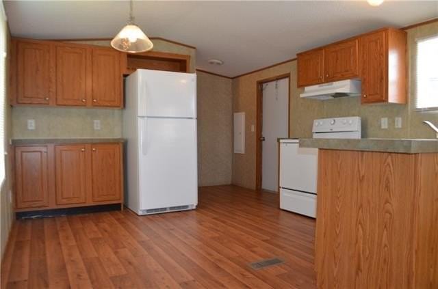 126 Robert St - Photo 6 of 11