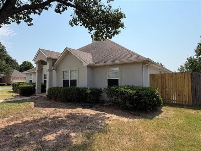 9203 S 73rd East Ave - Photo 3 of 32