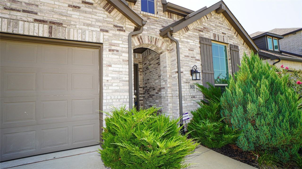 3031 Aqueduct Ave - Photo 4 of 34