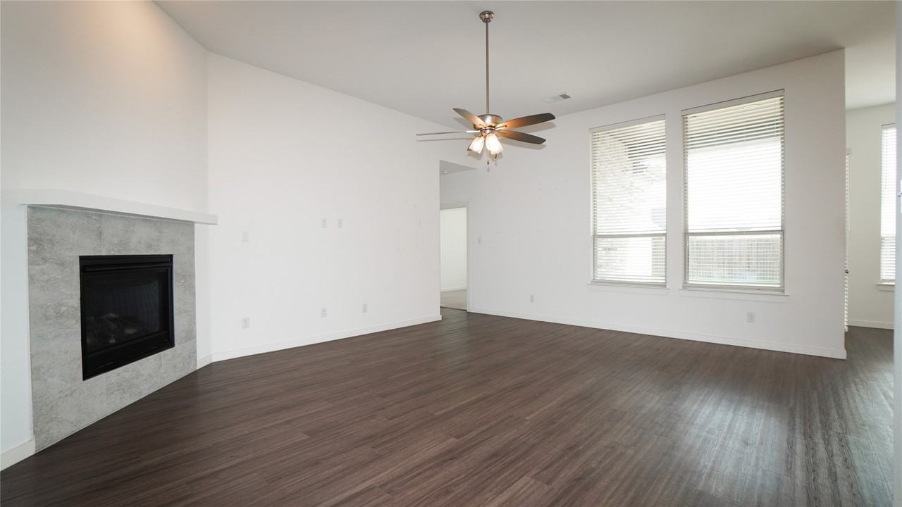 3031 Aqueduct Ave - Photo 5 of 34