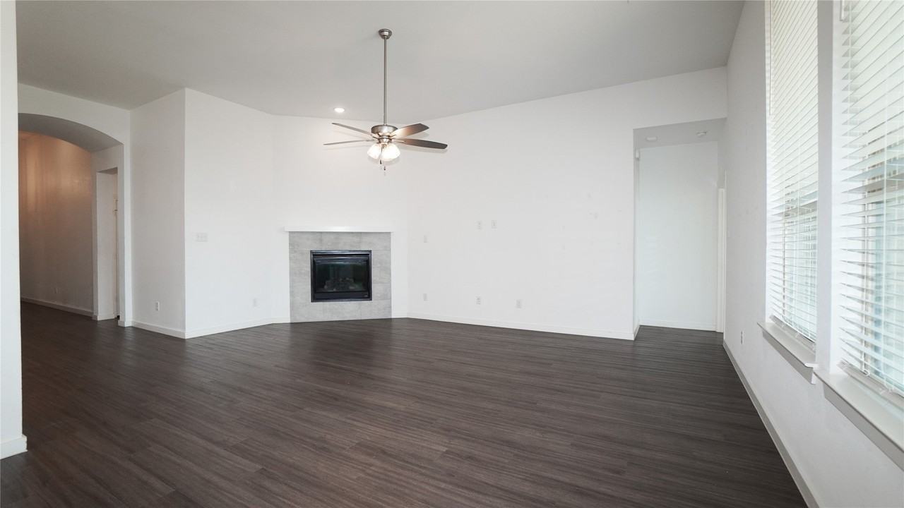 3031 Aqueduct Ave - Photo 6 of 34