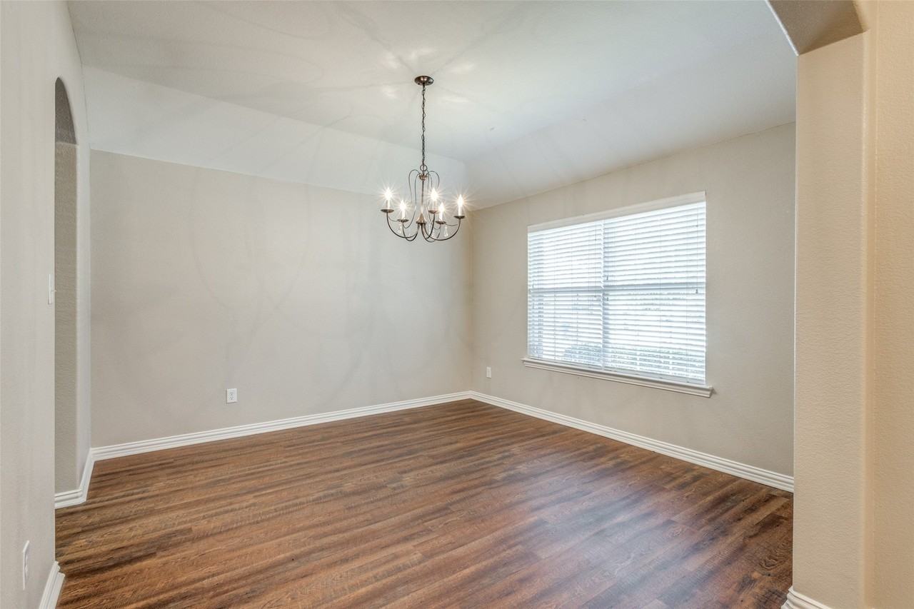 612 Cove Ct - Photo 4 of 12