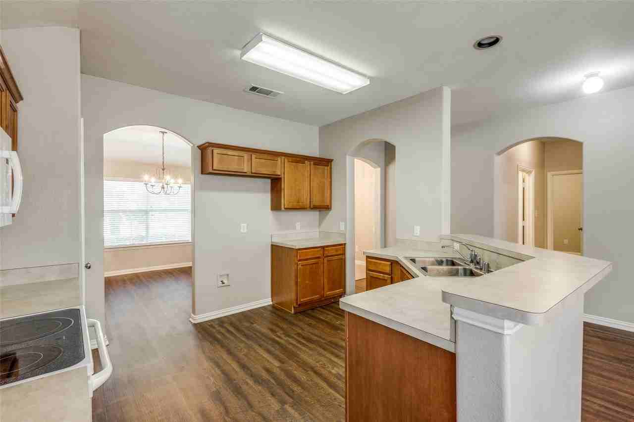 612 Cove Ct - Photo 6 of 12