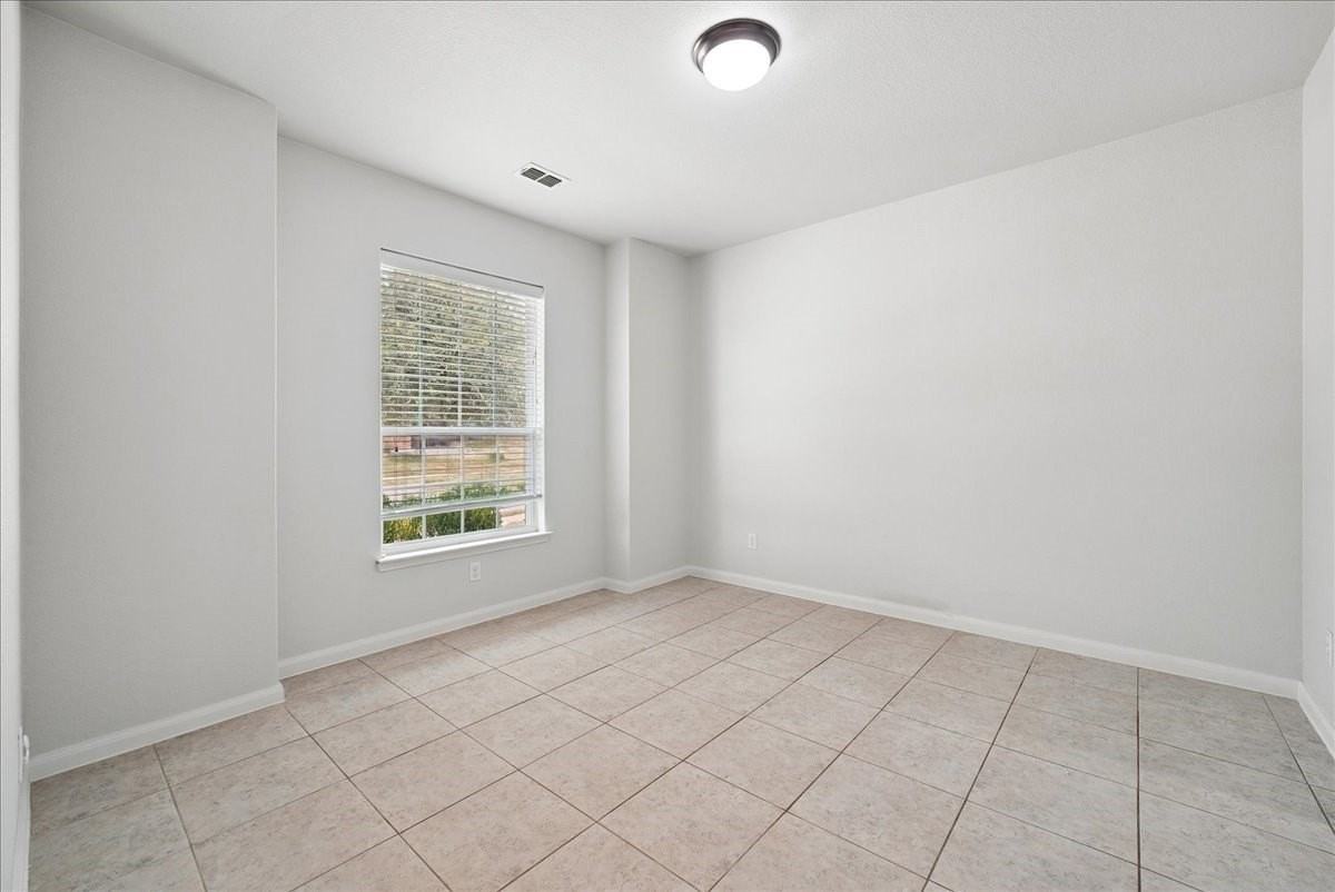 411 Winchester Dr - Photo 5 of 31