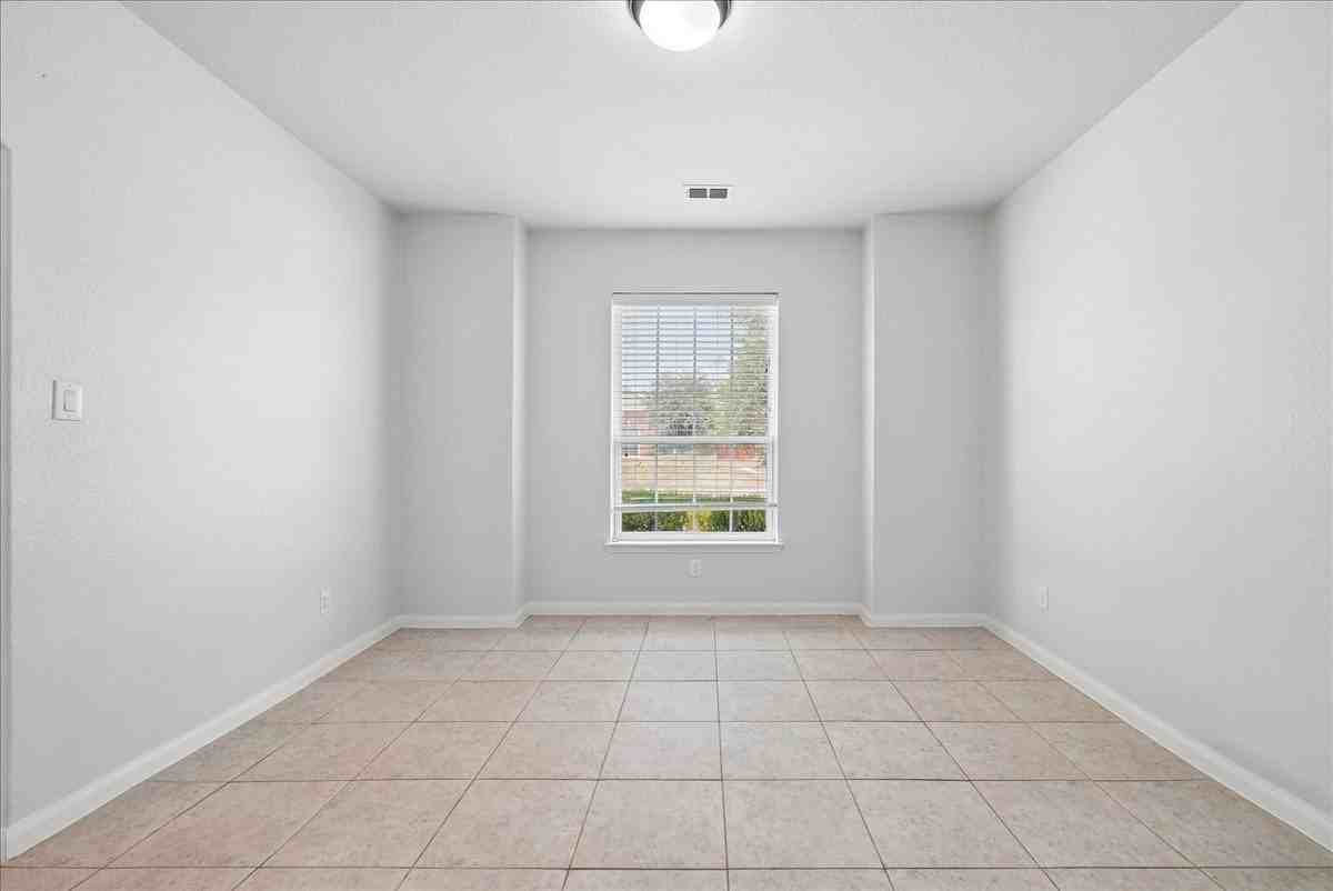 411 Winchester Dr - Photo 6 of 31