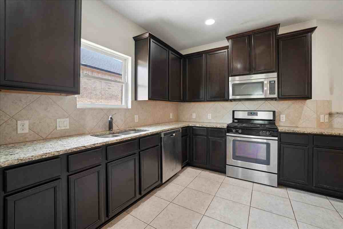 411 Winchester Dr - Photo 7 of 31