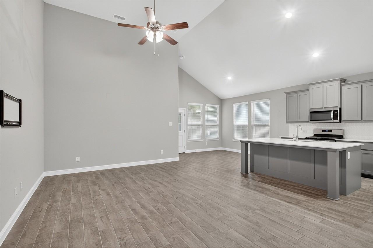 5401 Cypress Point Dr - Photo 2 of 14