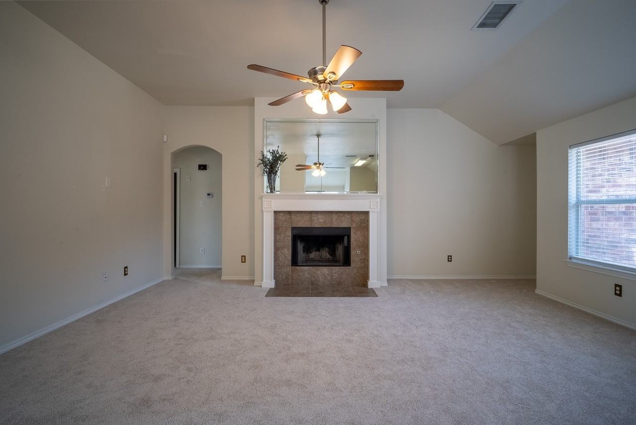 1110 Hampshire Ln - Photo 6 of 25