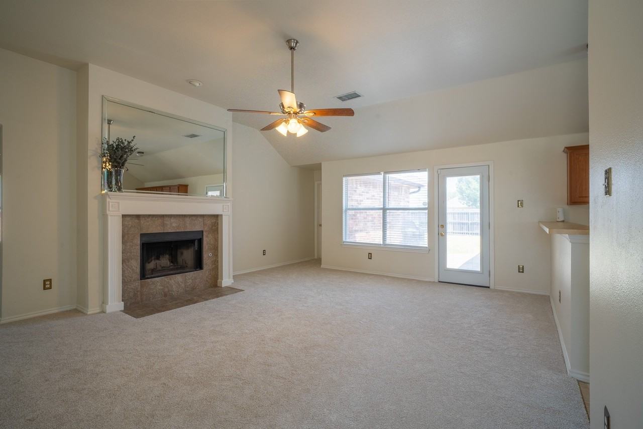 1110 Hampshire Ln - Photo 7 of 25