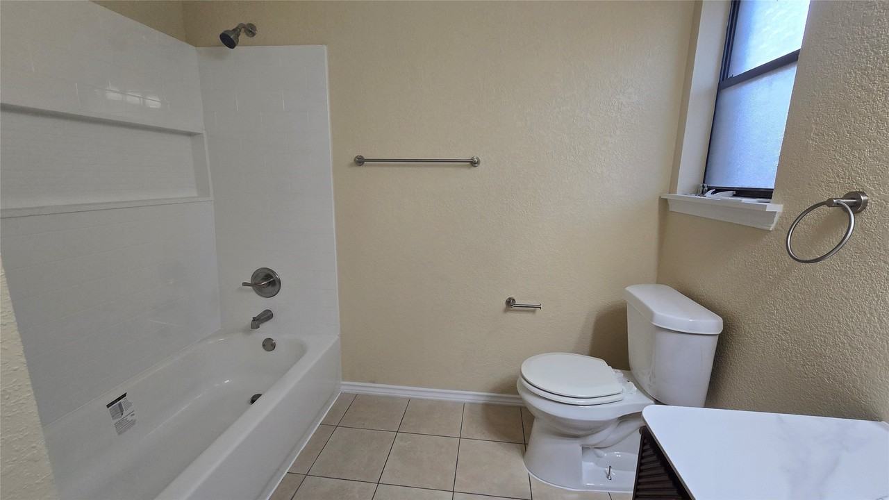 1117 Blue Carriage Ln N - Photo 5 of 21