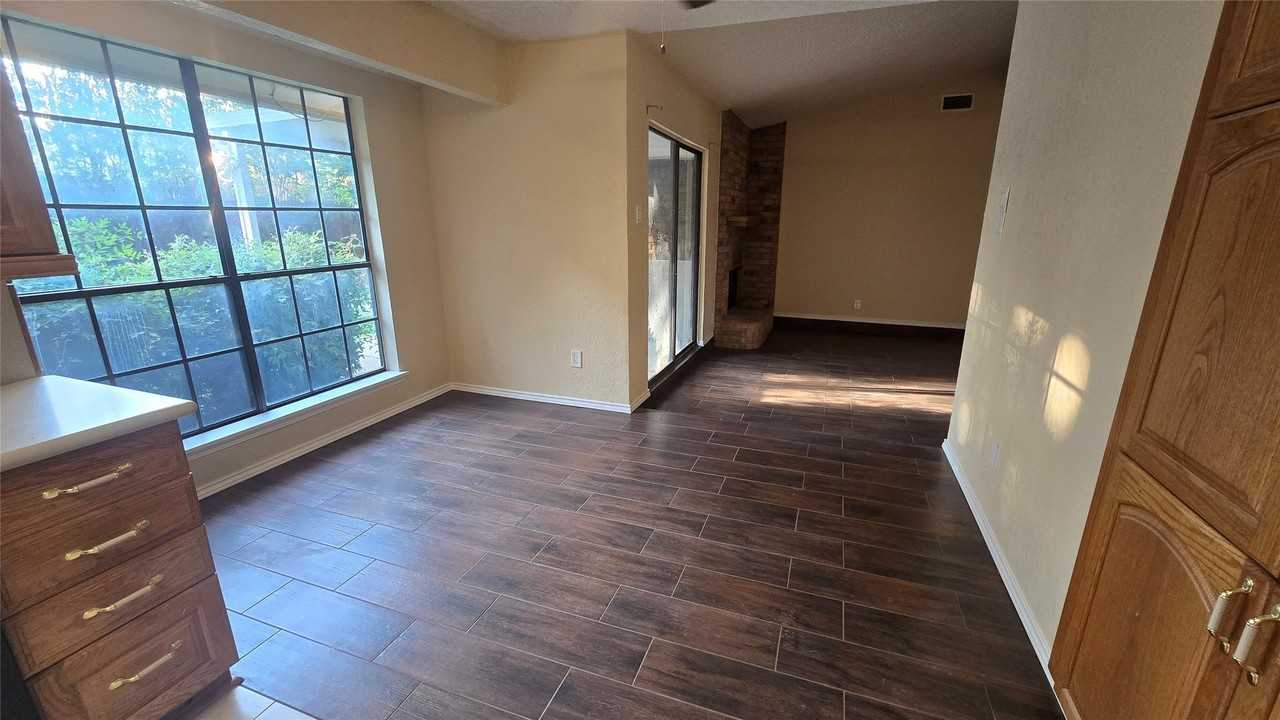 1117 Blue Carriage Ln N - Photo 7 of 21
