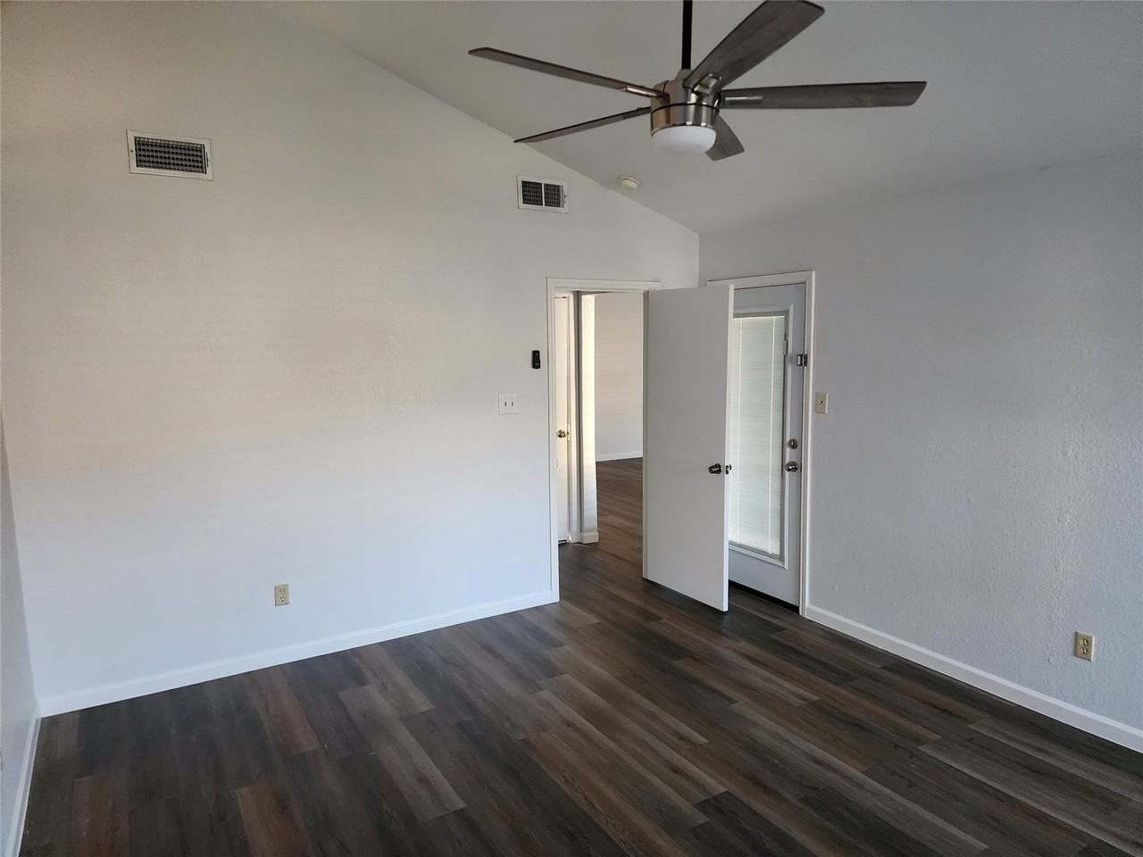 8240 Willis Ln - Photo 5 of 10