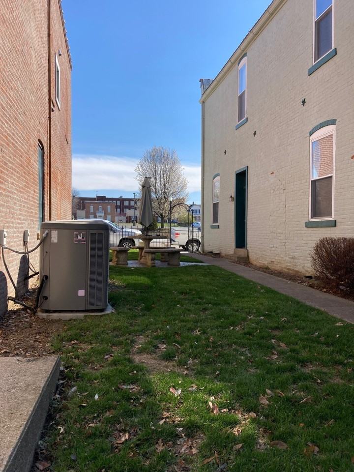 833 Main St #B - Photo 2 of 21