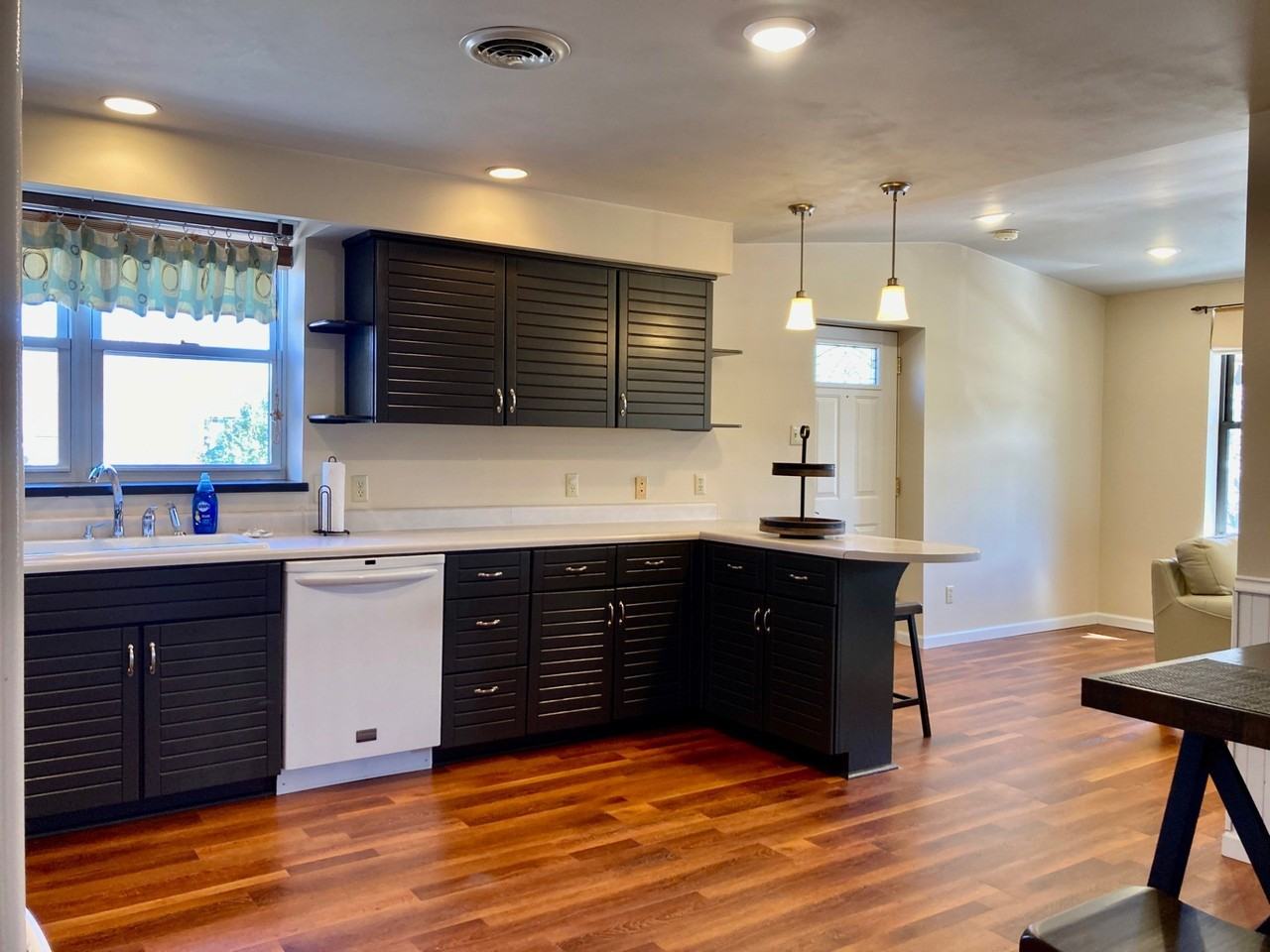 833 Main St #B - Photo 3 of 21