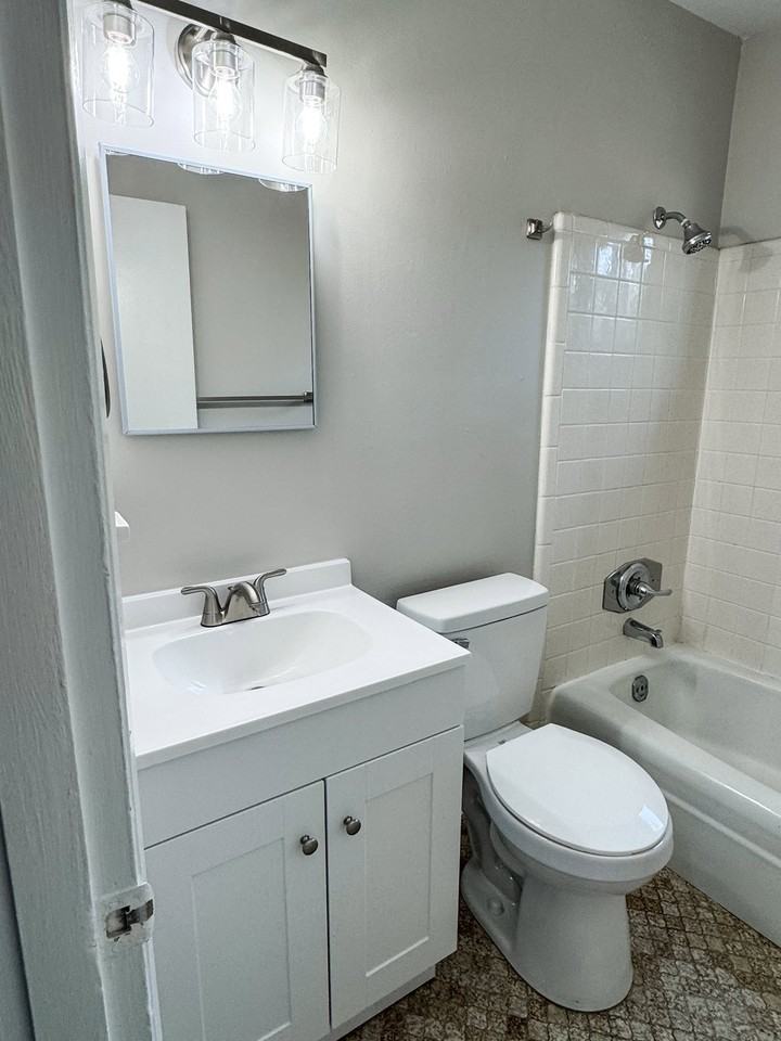 1802 Kings Chapel Rd #3 - Photo 5 of 8
