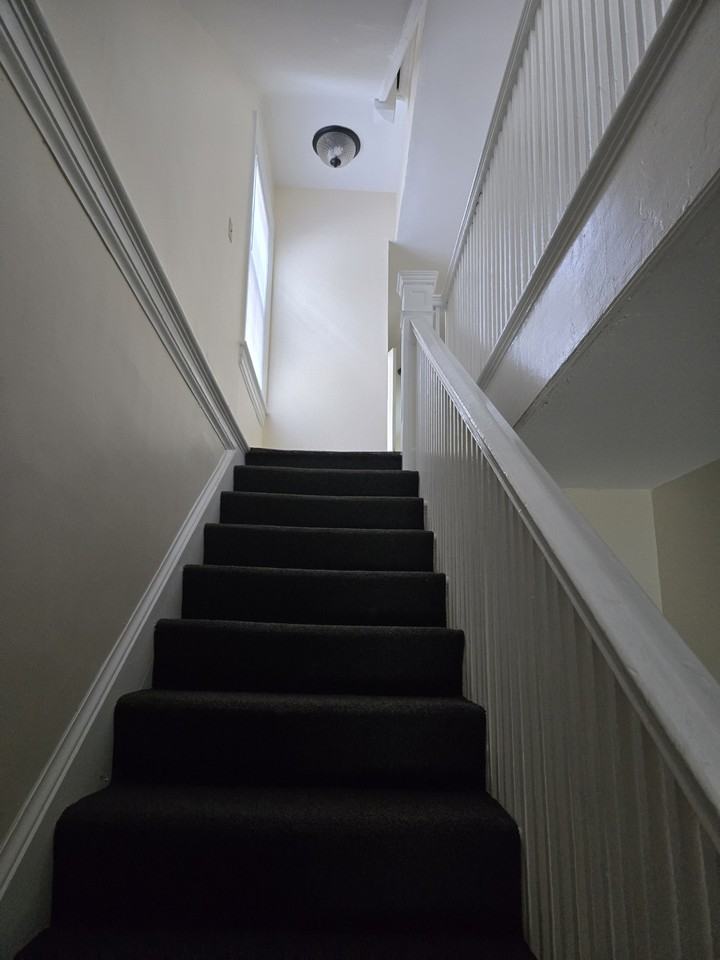 910 Colonial Ave #B - Photo 3 of 31