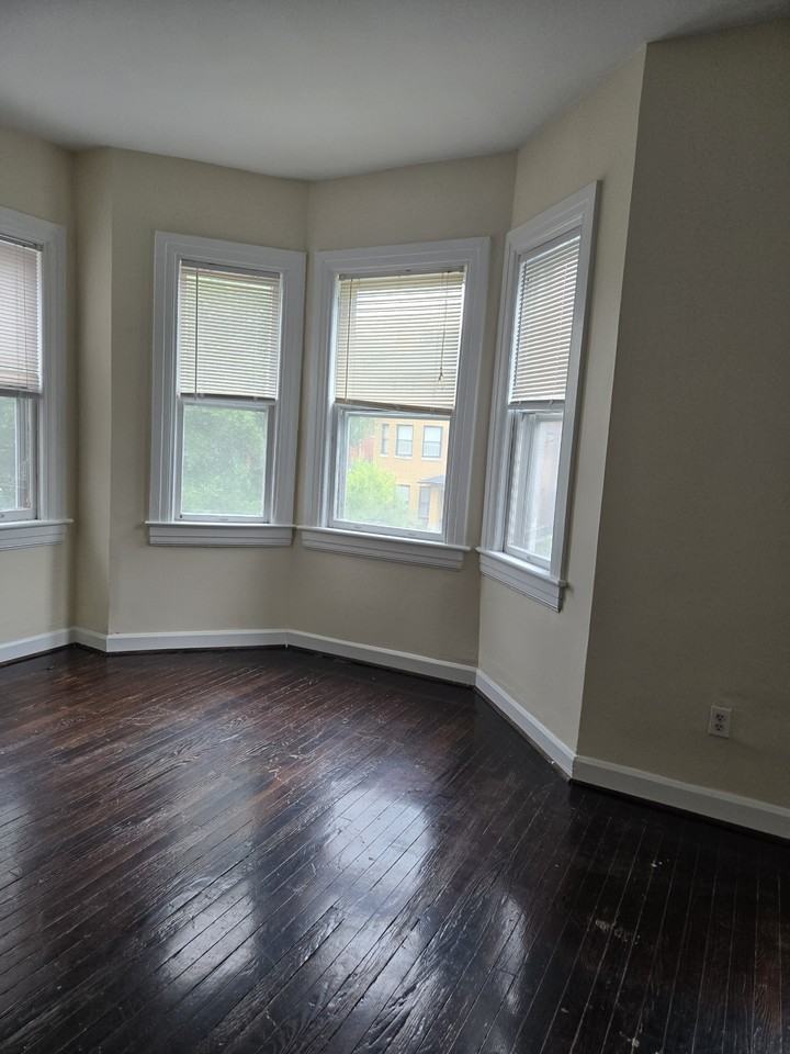910 Colonial Ave #B - Photo 6 of 31
