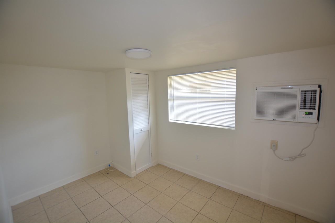 2850 Lake Alfred Road - 4Unit 4 #4 - Photo 2 of 7
