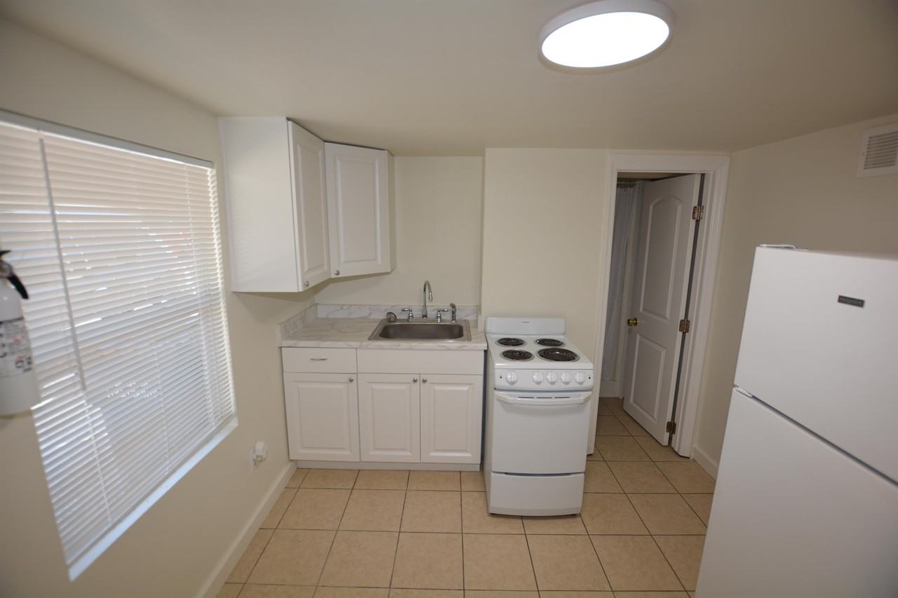 2850 Lake Alfred Road - 4Unit 4 #4 - Photo 3 of 7
