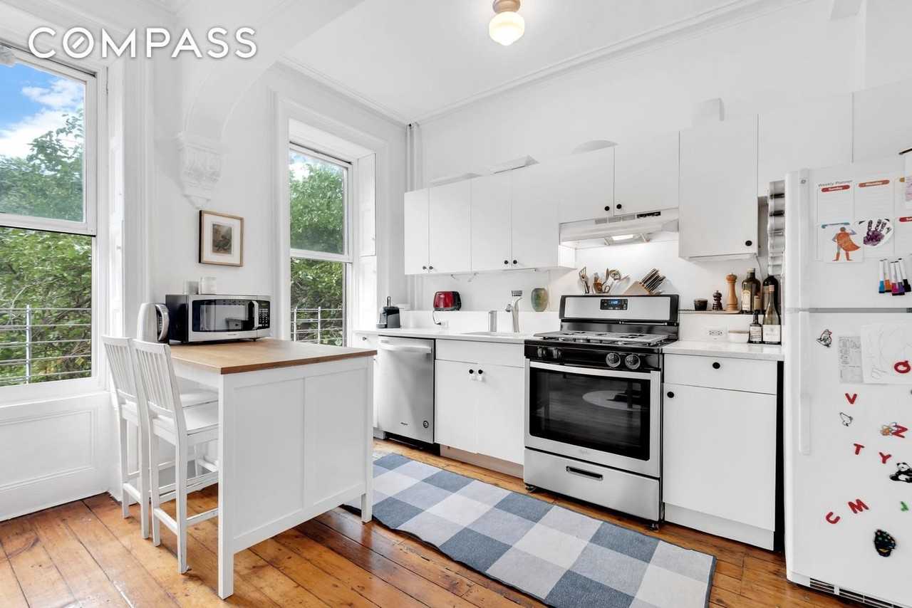 33 Sterling Pl #2 - Photo 2 of 12
