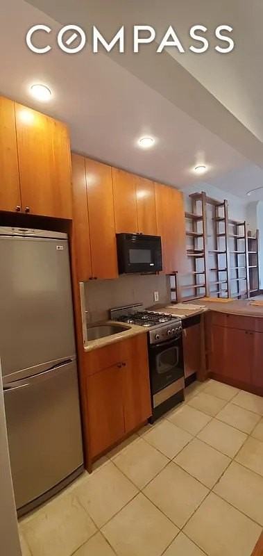 308 E 73rd St #4C - Photo 2 of 9